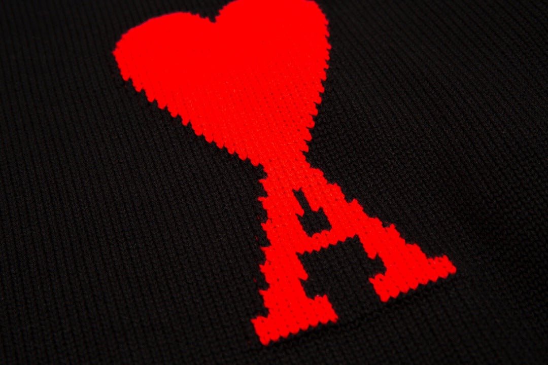 "Heart" - Sweater Black - Elloria